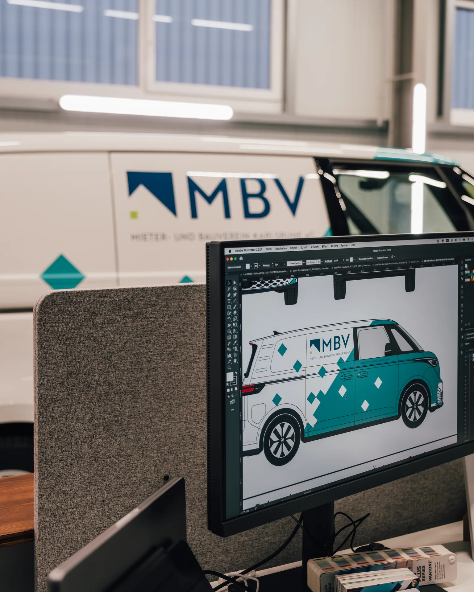 Beschriftung – Fahrzeugdesign Entwurf – Referenzfoto von Die Werbetechniker Karlsruhe